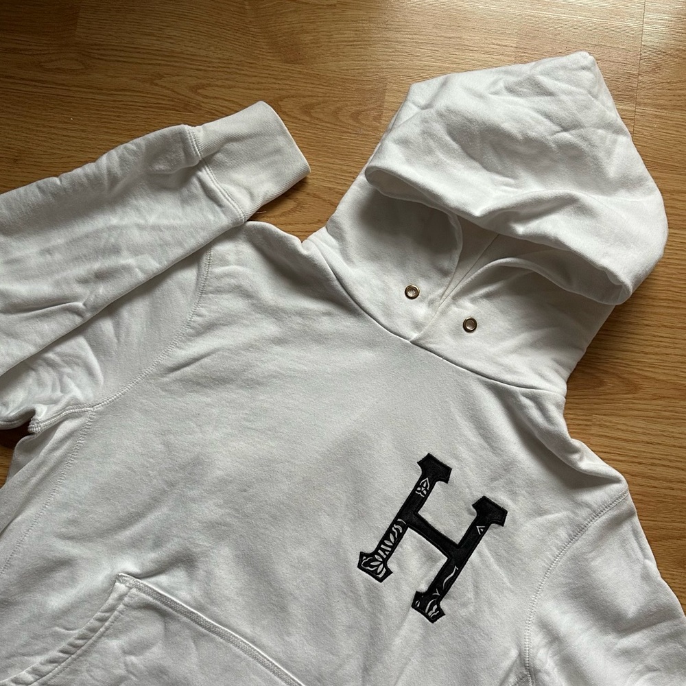 HUF “THE CLASSIC H” BANDANA PULLOVER HOODIE IN WHITE